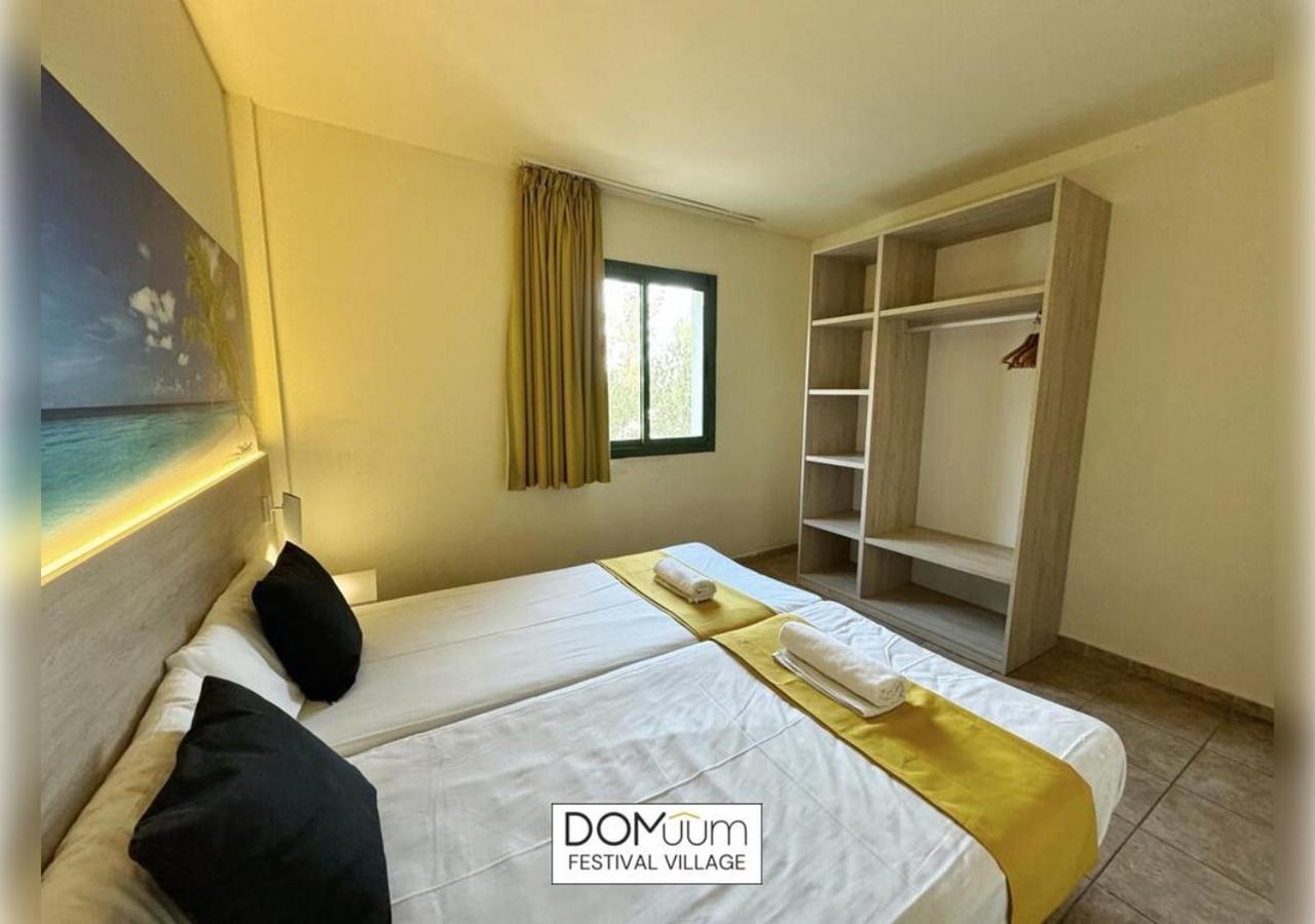 Domuum Holidays - Festival Village Салоу Экстерьер фото