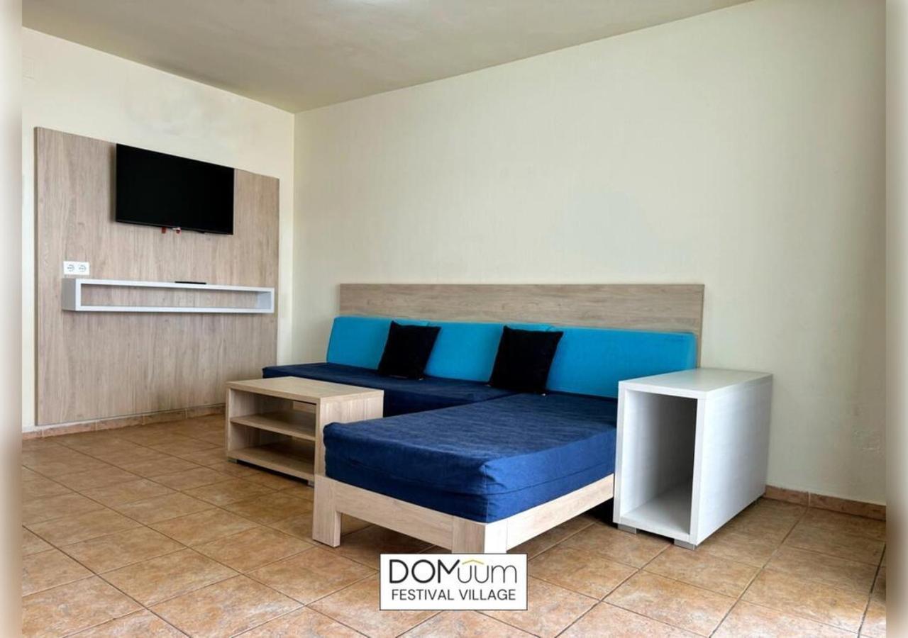 Domuum Holidays - Festival Village Салоу Экстерьер фото