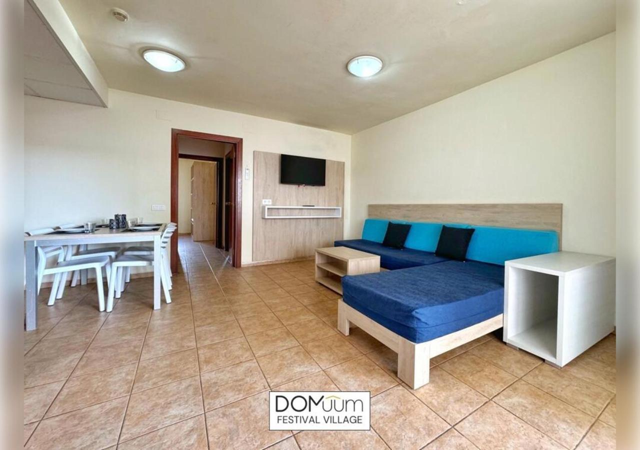 Domuum Holidays - Festival Village Салоу Экстерьер фото