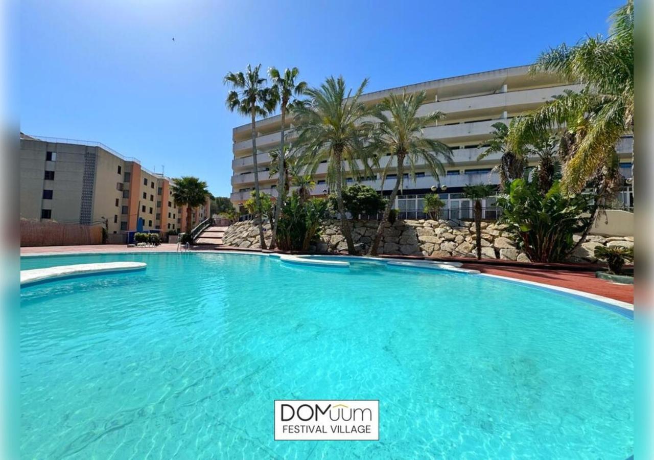 Domuum Holidays - Festival Village Салоу Экстерьер фото